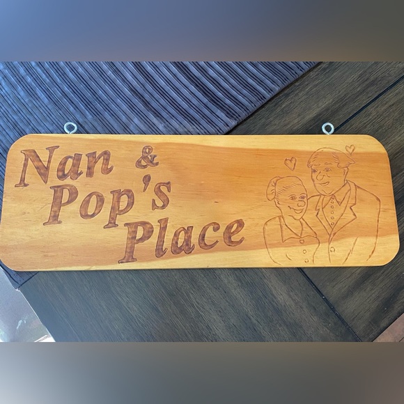 NEVER USED “Nan & Pop’s Place” Outdoor Wooden Sign - Picture 1 of 1